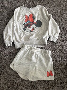 Girls Minnie Mouse sweatshirt and shorts set